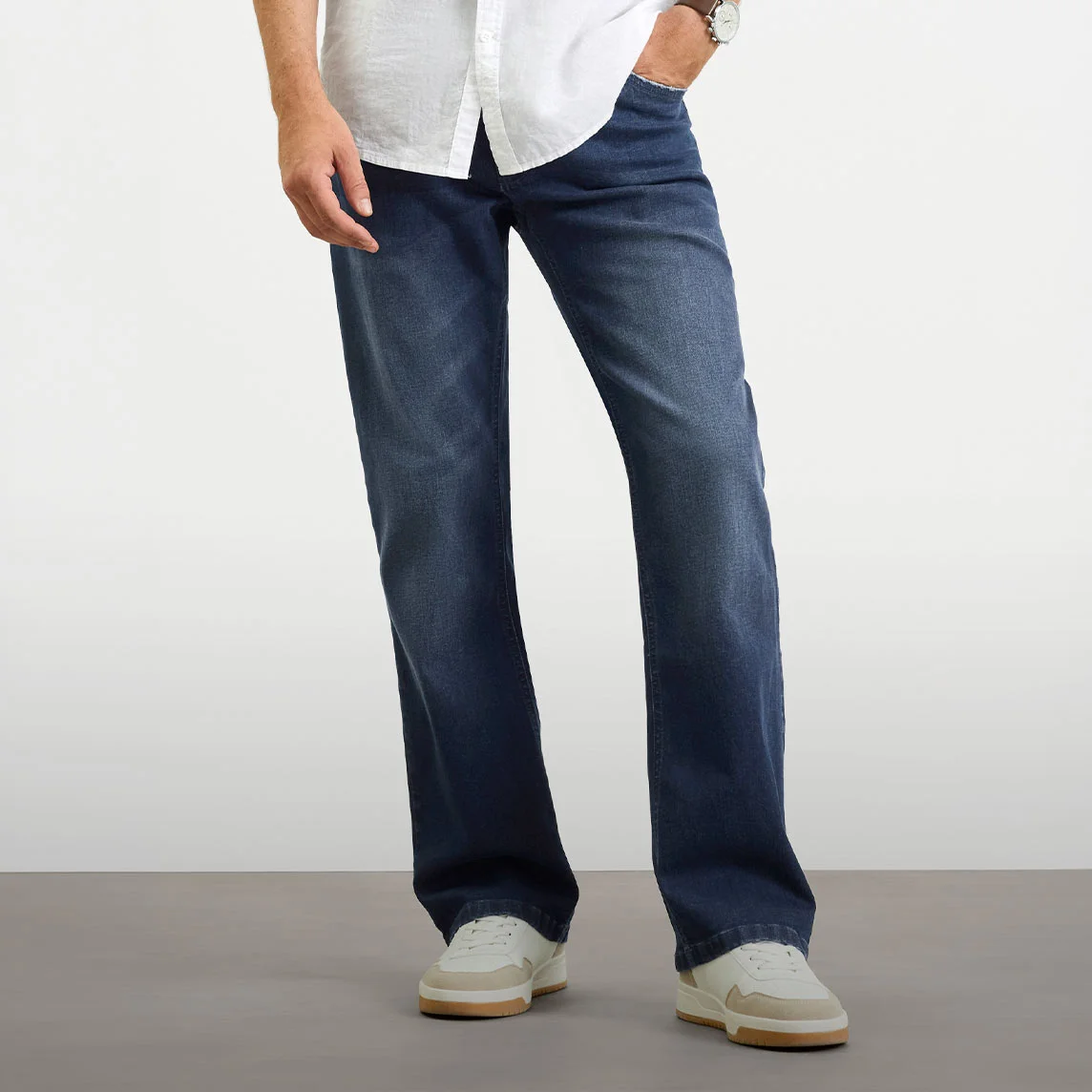 Veelzijdige jeansstijlen: van klassiek overhemd tot jassen en casual truien. Tijdloze denimmode voor mannen.